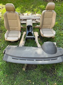 E53 skoro kompletní interiér (Beige) - 2