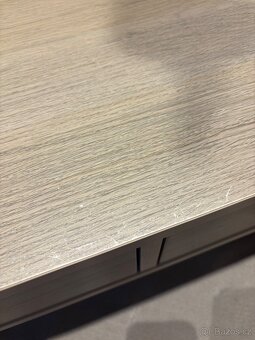 Pracovni stul se supliky a zidle - 2