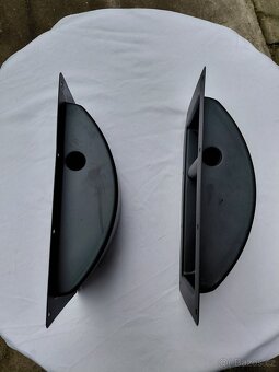 Kovová ucha na reproboxy - 2