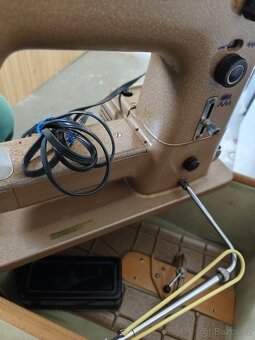 Prodám šicí stroj. - 2