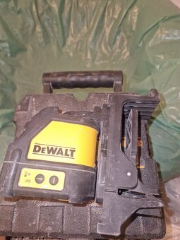 Lasr krizovy Dewalt se sponou na pripnuti - 2