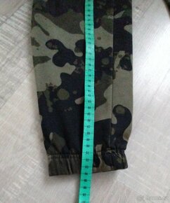 Tepláky vel.158  maskáče/teplé - 2