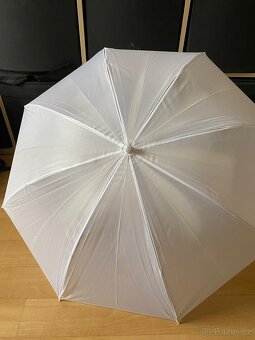 Foto deštník bílý s úchytem na stativ - 2