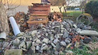 Daruji starý stavební materiál - 2