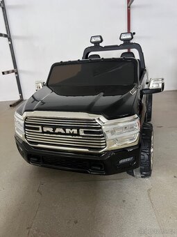 Dětský elektrický Dodge RAM 3500 - 400W - 2