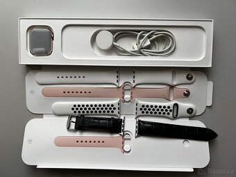 Apple Watch SE + 4 řemínky, původní balení, TOP STAV - 2