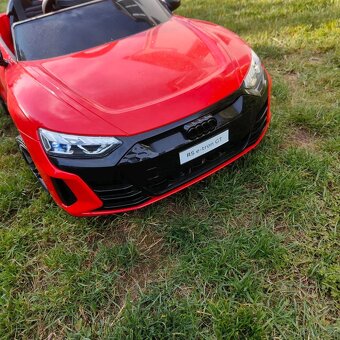 Dětské elektrické auto Audi RS e-tron GT – jako nové - 2
