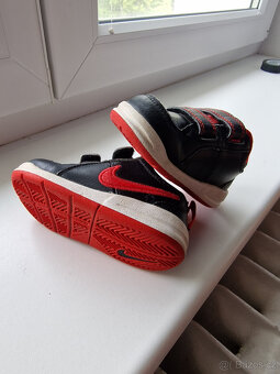 Nike vel 22 - 2