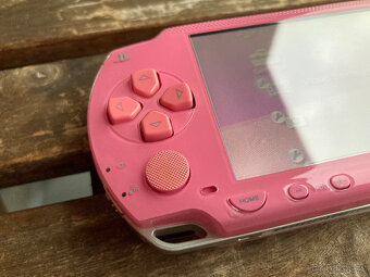 PSP v ružové barvě PSP v ružové barvě - 2