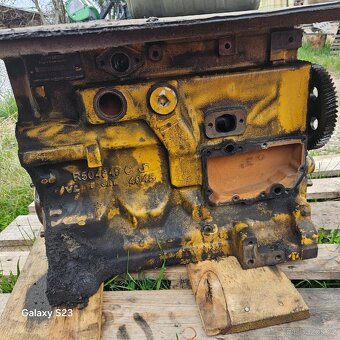 Hlava válců + blok motoru John Deere - 2