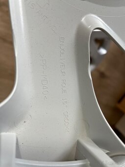 Originální poklice Dacia R15 - 2