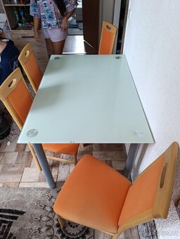 Matrace + jídelní stůl, a židle - 2
