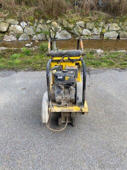 Řezačka Wacker - 2