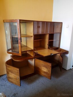 Starožitný kredenc - 2