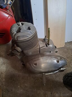 2x motor Jawa 250/353 - 2