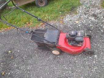 Benzínová sekačka s pojezdem Briggs a Stratton - 2