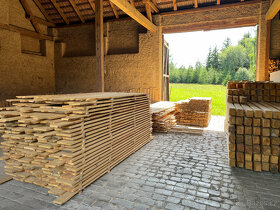 Stavební řezivo. Hranoly a prkna. - 2