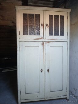 Starožitná skříň - 2