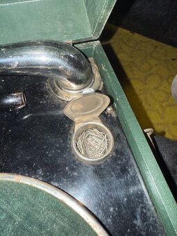 Kufříkový gramofon - 2