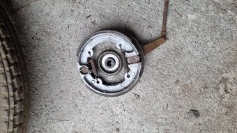 Zadní kolo pravděpodobně na MANET 90 (M-90) - 2