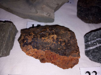 S92 Sbírka 38 ks minerálů, hornin a zkamenělin - 2