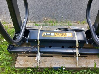 Kleště na balíky JCB - 2