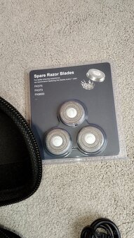 Pánský holící strojek - 2