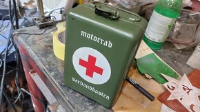 moto lekarnička Wehrmacht a konvice - 2