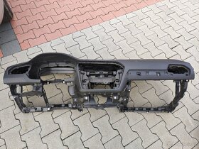VW Tiguan - palubní deska s airbagy a pásy - 2