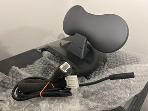 Tesla externí displej Carda - 2