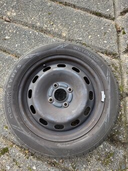 4Xletni pneu Nokian 195/50 R15+rafky a poklice - 2