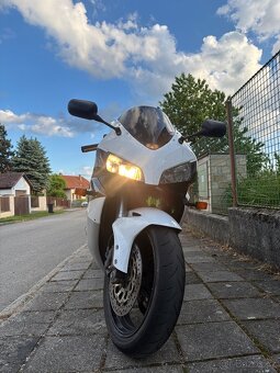 Honda CBR 1000RR Fireblade - 2