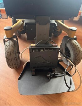 Prodám elektrický vozík s nabíječkou - 2