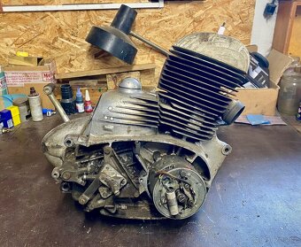 Motor Jawa 250/11 Pérák - 2