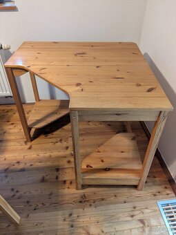 Rohový dřevěný stůl - 2