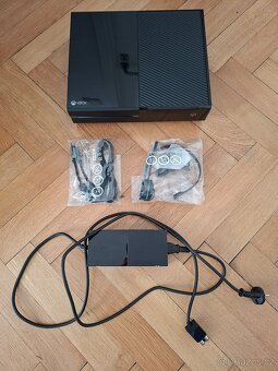 XBOX ONE + hry + příslušenství - 2