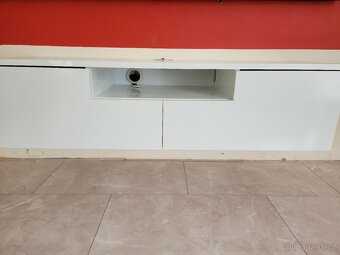 Tv stolek bílý lesk - 2