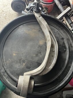 Rameno Audi a4 b8 3.0tdi - 2