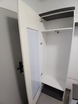 Šatní skříň + botník  nové - 2