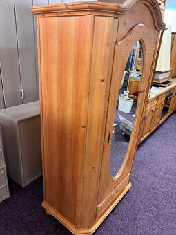 šatní skříň masiv - 2