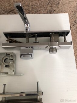 Dveřní kování rozteč 90 - 2