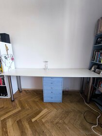 Kancelářský stůl a knihovna - 2