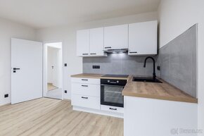 Byt 2+kk s rozšířenou lodžií a klimatizací, 39m² - 2