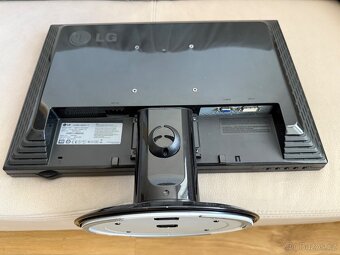 Monitor 22” LG flatron L226WTQ-PF - 2