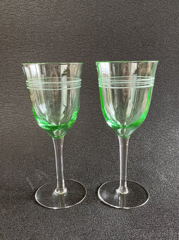 2x starožitná sklenice na víno 100ml, uranové sklo - 2