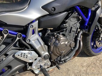 Yamaha MT 07,Servisní knížka - 2