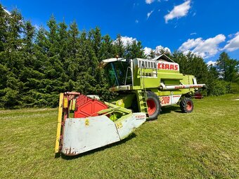 Claas Mega 208 lišta 6 m + predval - 2