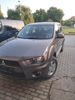 Mitsubishi Outlander - 2