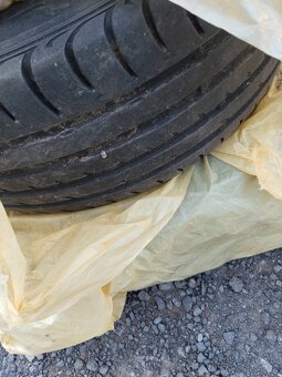235/45R17 - 2