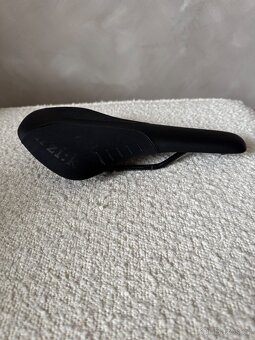 Sedlo Fizik R7 - 2